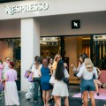 Dnevna žurka u srcu Knez Mihailove: Nespresso otvorio letnju sezonu u duhu osamdesetih