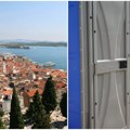 Ako je i od Tompsona, mnogo je: Pred koncert postavili mobilne toalete na mestu gde je streljan Rade Končar?! Grad Šibenik…