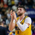 Nurkić na zagrevanje izašao u dresu Aleksandra Lazića