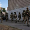 Oružani sukob ukrajinskih službi u Kijevu: Povređena trojica pripadnika GUR-a (video)