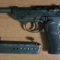 Policija u centru Leskovca uhapsila muškaraca koji je kod sebe imao pištolj sa metkom u cevi