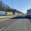 Kolona na auto-putu E-80: Zadržavanje vozila na prelazu Gradina
