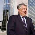 Ako se drznu da nam ne daju licencu, platiće štetu: Direktor Telekoma ispred zgrade vlade u Prištini, nakon održanih…