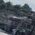 RTS: Kod Boljevca izgoreo autobus koji je prevozio osnovce iz Prokuplja, nema povređenih
