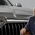 Svi gledaju u putinov Aurus: Neobičan detalj na predsedničkoj limuzini izazvao lavinu komentara (video)