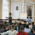 Učenici Prve kragujevačke gimnazije upoznali se sa sistemom odbrane