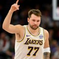 Magija Dončića u derbiju Los Anđelesa! Luka "spakovao" 24 poena u 1/4, pa stao na korak od tripl-dabla