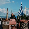 FOTO: Grčki poljoprivrednici radikalizovali protest - počeli blokadu glavnih auto-puteva