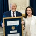 Tramp primio Nobelovu medalju od venecuelanske opozicionarke Mačado