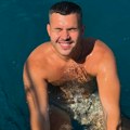 Otišao na jedno od najglamuroznijih ostrva na svetu Evo gde letuje Viktor Živojinović: Podelio sliku sa jahte, celo leto uživa…