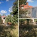 (Видео) Пожар у Сремској Каменици: Ватрогасци спречили ширење ватре на суседни објекат