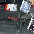 Filmsko hapšenje u Nišu: Sa pištoljem za pojasom vozio "BMW": U stanu osumnjičenog (47) pronađeno oružje, droga i 11.000 kruna…