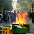 Tinejdžeru (15) amputirana šaka nakon intervencije policije u Francuskoj, obustavljena upotreba šok-bombi