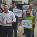 Zelenović se obratio ispred objekta Željka Mitrovića, pozvao građane na protest