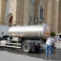 Novi Sad spreman za visoke temperature: Na dve lokacije postavljene cisterne sa pijaćom vodom