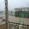 Omiljena destinacija srpskih turista na udaru ciklona: U većini mesta u Grčkoj pala temperatura, slede pljuskovi s…