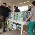 Žandarmerija odnela paketiće mališanima na Dečijoj klinici u Nišu