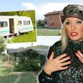 Majka nade Topčagić do smrti živela u kamp-prikolici! Komšije iz sela Tarevci otkrile sve detalje, stravičnu smrt ne…