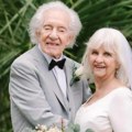 Prvi put obukla venčanicu u 88. Godini: Ova baka udala se za svoju srednjoškolsku ljubav, bili razdvojeni pola veka (foto)