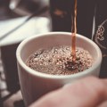Gastroenterolog savetuje: Uvek dodajte malo ovog sastojka u svoju jutarnju kafu i živećete bolje i duže