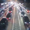 Opšti haos Na granici sa Srbijom Vlasti su hitno obustavile ulazak u ovu zemlju, ljudi zaglavljeni u kolonama