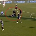 Užas na utakmici Radnički - Železničar, fudbaler posle sudara nepomično ležao na travi, igrači dozivali pomoć