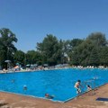 Nema gde igla da padne: Počela kupališna sezona na gradskim bazenima u Čačku