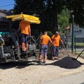Posle godina čekanja asfalt stigao u Moravsku ulicu, za putnu infrastrukturu u Prijepolju ove godine više od 90 miliona dinara…