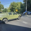 Vojno vozilo oborilo motociklistu kod kasarne na Topčideru, saobraćaj usporen (FOTO)