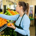 Omiljeno jesenje i zimsko voće stiglo na pijace: Od proizvođača do pijace cena višestruko porasla