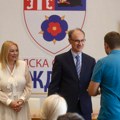 Macut uručio 53 ugovora za ekonomsko osnaživanje porodica izbeglica i interno raseljenih