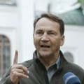 Sikorski besan; Novi sukob: "Opet se igraš politike? Pomno te pratimo"