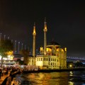(Foto, video) Istanbul pod vodom: Bosforski moreuz promenio boju, putevi poplavljeni