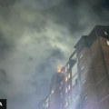 „Zapalio je sveću jer mu je uginuo pas i vatra je buknula“ Stanari zgrade u kojoj bukti požar kažu da su čuli za…
