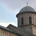 ESI: Kosovske vlasti da upišu manastiru Visoki Dečani vlasništvo nad 24 hektara