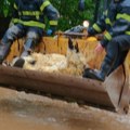 Проглашена ванредна ситуација у Сврљигу: Излила се река, ватрогасци-спасиоци врше евакуацију