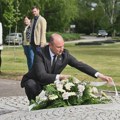 Obeležen Dan pobede nad fašizmom u Novom Sadu: Gradonačelnik Đurić položio vence na Spomen groblju