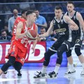 Ružne scene pred Arenom, navijači Partizana vređali igrače i Gurovića, crno-beli sa 11 igrača