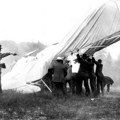 Čovek koji je poginuo u prvoj avionskoj nesreći! Ispao iz letelice, a preživeo bi pad da je nosio kacigu