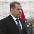 Medvedev: Neka Haris i Tramp znaju – mešanje u rat u Ukrajini je “put u pakao”