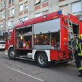 Izbio požar na Petrovaradinu: Vatra izbila u hali u krugu nekadašnje fabrike (foto)