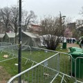 Iseljen Pionirski park u kome u boravili „Studenti koji žele da uče“: Prazni šatori, zgažena trava i ostaci hrane