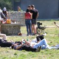 Fotka porodičnog "prvog maja" postala apsolutni hit Familija se potukla odmah nakon što se izljubila