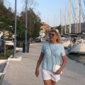 "Da se za mene nisi udala, niko te ne bi hteo" Bivši muž voditeljku ponižavao, a ovo je jedina fotografija sa venčanja koja…