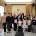 Uručeni pametni satovi učenicima nagrađenima na konkursu "Pričajmo o zdravlju"