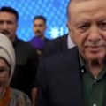 Predsednikova supruga u suzama! Erdoganova žena ne može da sakrije suze posle istorijskog govora! (video)