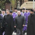 Teolog koji je na Informerovom veselju ljubio ruku predsedniku Srbije: „Moje je pravo da volim Vučića, slediću ga dok sam živ“…