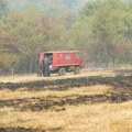 Izbio požar u Rači: Vatra zahvatila veliku površinu, dim prekrio teritoriju, vetar ga raznosi