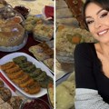 Slava u domu porodice Mićalović: Glumica pokazala bogatu trpezu - kolač, slani rolati, na stolu nema čega nema