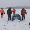 Horor u Rusiji: Vozilo sa sedam ljudi propalo kroz led u Jakutsku, dete ostalo zarobljeno u autu!